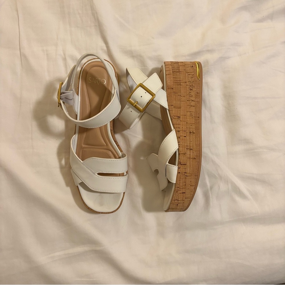 SENSO White and Tan Wedge Sandals